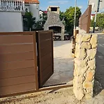 Vi & La Electric Scooters Included 维尔