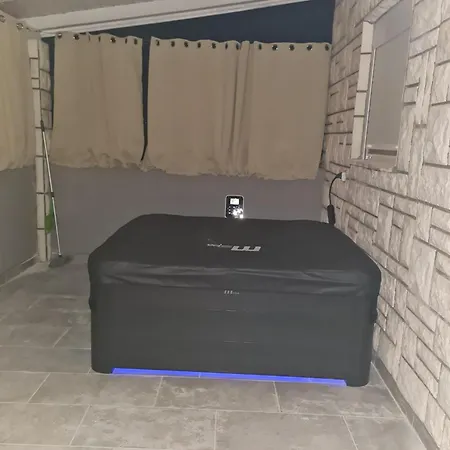 Apartman Vi & La Electric Scooters Included *