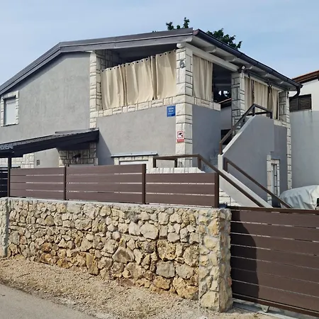 Apartman Vi & La Electric Scooters Included *